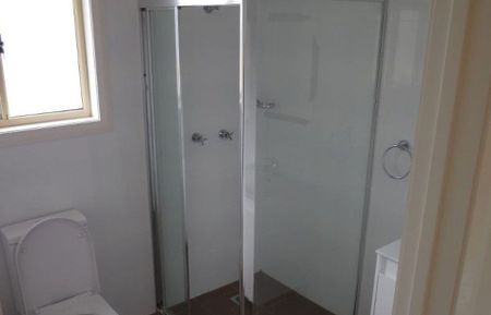 Modern 2-Bedroom Granny Flat with Private Yard - Photo 4