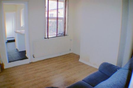 3 BEDROOM NEWLY REFURBISHED TERRACED HOUSE IN SHELTON, STOKE - Photo 4