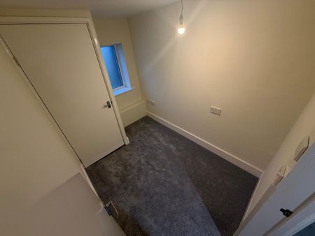 4 bedroom detached house to rent - Photo 3