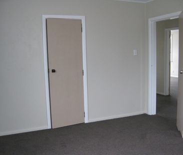 Levin - 3 Bedrooms - Photo 2