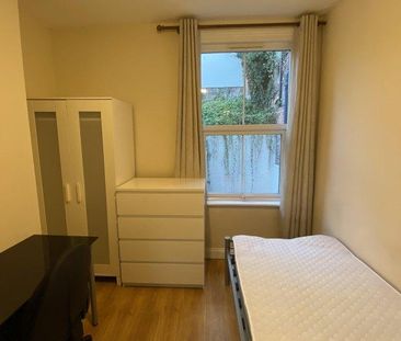 4 bedroom flat to rent - Photo 4