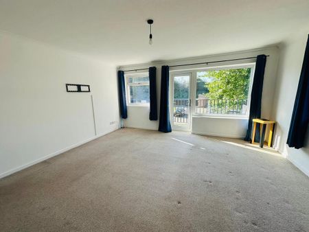 3 bedroom flat to rent - Photo 2
