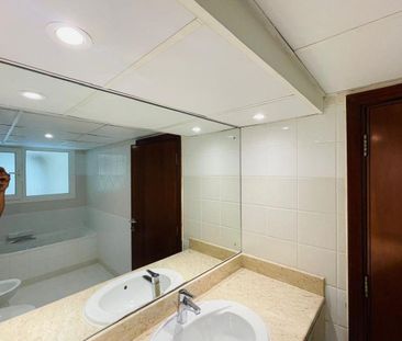 Spacious 3 Bedrooms Villa with Maids Room - Photo 1