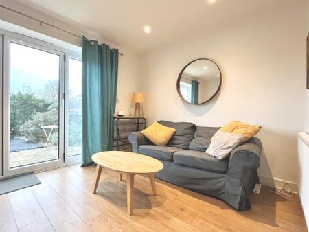 1 bedroom in a house share to rent - Photo 5