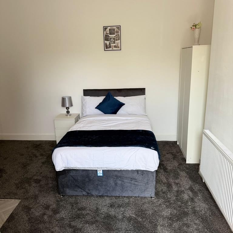 1 bedroom in a house share to rent - Photo 1