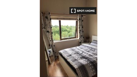 Spacious room in 3-bedroom apartment, Blanchardstown, Dublin - Photo 5