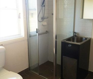 Spacious 2-Bedroom Unit in Prime Location - Photo 2