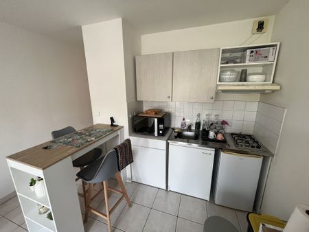 Location Appartement 1 pièce 26m² RODEZ 12000 - Photo 2