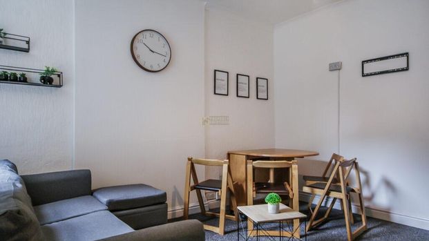 4 bedroom terraced house to rent - Photo 1