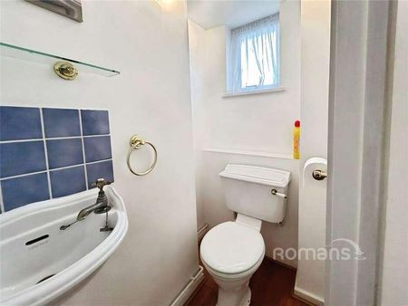 Coniston Close, Farnborough, GU14 - Photo 5