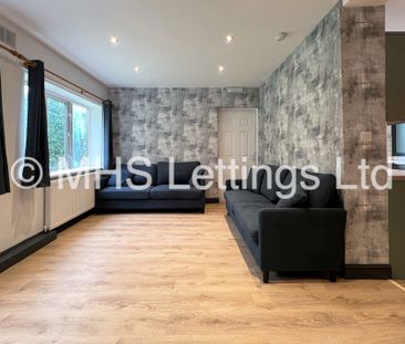 4 Bedroom Semi-Detached House for rent in Trenic Crescent - Photo 2