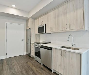 16 Champagne Avenue South - 305 - Photo 2