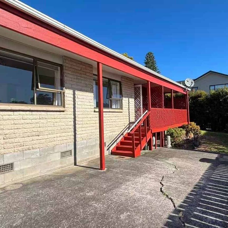 Three Bedroom Family Home In A Convenient Location - Photo 1