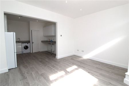 Leavesden Road, Watford, Hertfordshire, WD24 5EG - Photo 5