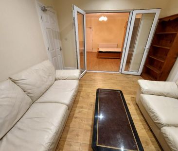 1 bedroom in a house share to rent - Photo 3