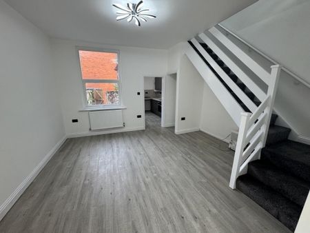3 bedroom terraced house to rent - Photo 2