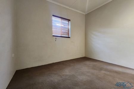 Stylish Two Bedroom Unit - Photo 4