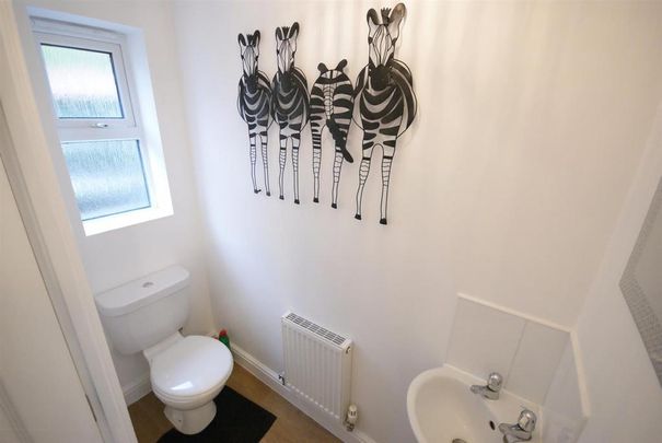 3 bedroom end of terrace house to rent - Photo 1