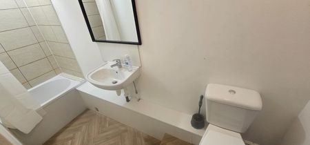 4 Bed - 73 Burly Lodge Terrace, Hyde Park, Leeds - LS6 1QD - Student - Photo 3