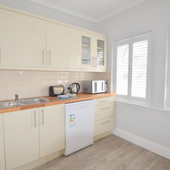 Peascod Street, Windsor, Berkshire,SL4 - Photo 1