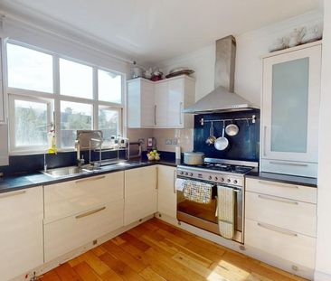 1 bedroom in a house share to rent - Photo 3