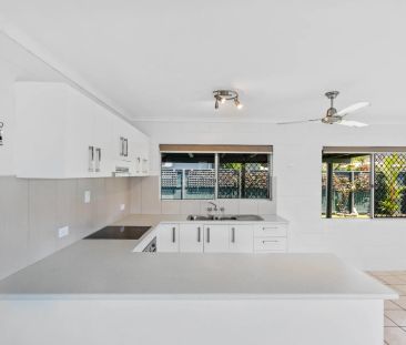 Coastal charm in Trinity Beach - Photo 4