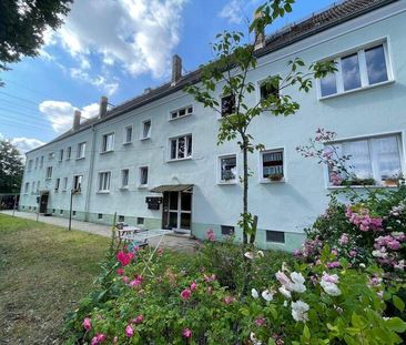 Raum für Ihre Ideen: Renovierungsbedürftige Wohnung mit großem Entw... - Photo 1