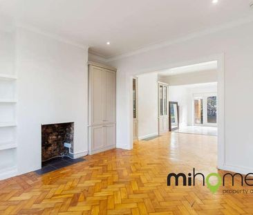 County Gate, Whetstone, EN5 - Photo 1