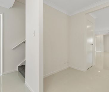 96 Rogers Street, Beachmere QLD 4510 - House For Rent - $750 | Domain - Photo 5