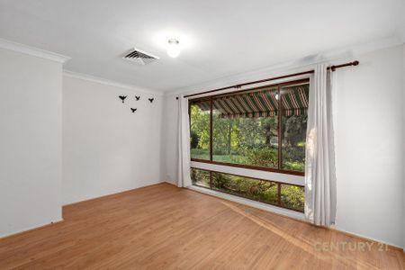 Positioned in a Leafy Quiet Street - Photo 3