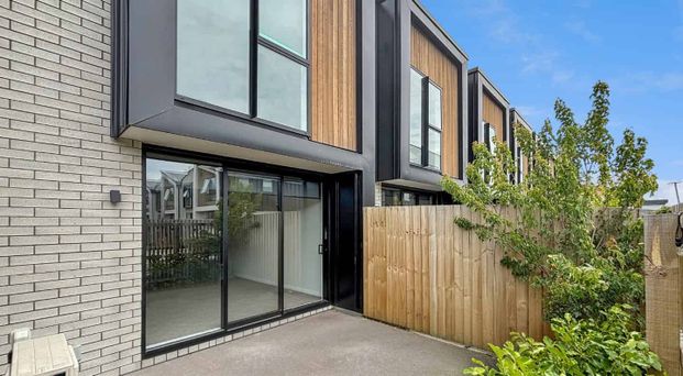 2/323 Lincoln Rd, Addington - Photo 1