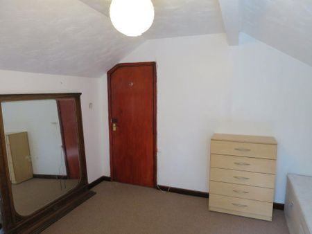 3 bedroom flat to rent - Photo 2