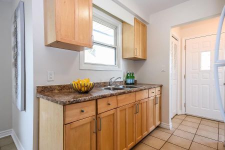 7.5 Kirk St, St. Catharines - All Inclusive 3 Bedroom Main Unit - Photo 4