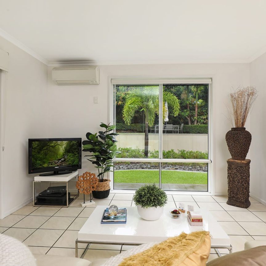 Tranquil tropical home with resort swimming pool - Photo 1