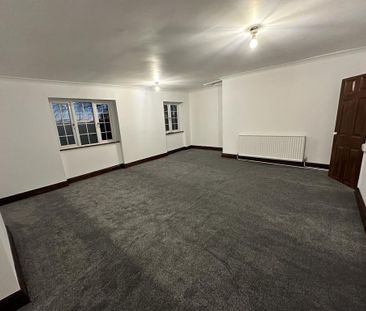 4 bedroom character property to rent - Photo 2