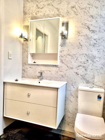 Stylish Contemporary Two-Bedroom Semi in Prime Location - Photo 4