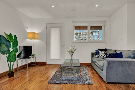 1 Bed Flat, Stephen Court, E2 - Photo 3