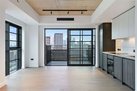 Stunning new two bed two bath apartment located in The Founding, Canada Water's premier new build development. - Photo 3