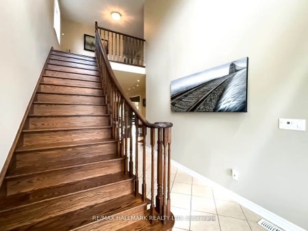 Detached Home For Lease | N9246351 - Photo 4