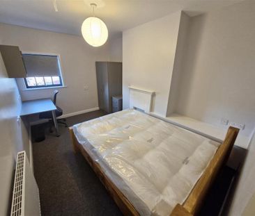 5 bedroom flat to rent - Photo 1