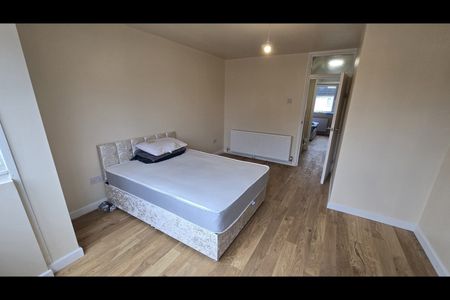 Room in a Shared House, Atkinson Road, E16 - Photo 4