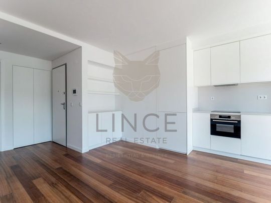 2 room luxury Flat for rent in Lisbon - Photo 1