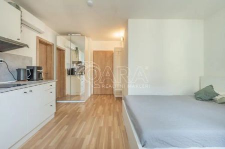 Krásný byt 1+KK na Smíchově - Фото 3