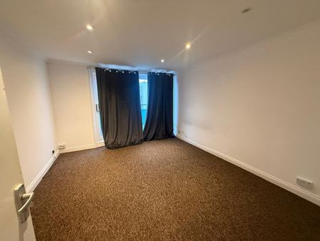 3 Bed Detached House, Lindsey Close, CR4 - Photo 3