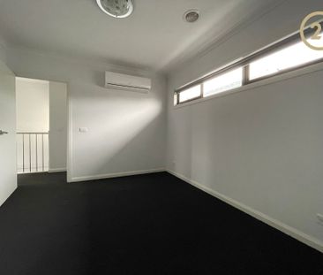 Beautiful, Modern & Spacious Townhouse! - Photo 6