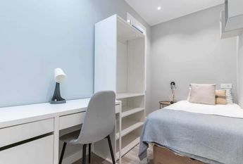 Carrer de Prats de Molló, Barcelona, Catalonia 08021