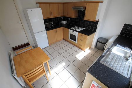 Burley Lodge Road, Hyde Park, Leeds, LS6 1QP - Photo 3