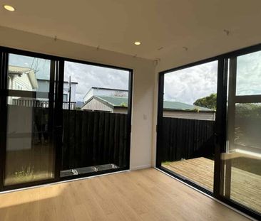 2 Bedrooms in Henderson - Photo 5