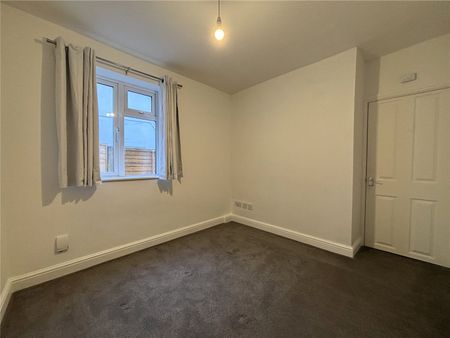 York Road, Aldershot, Hampshire, GU11 - Photo 5