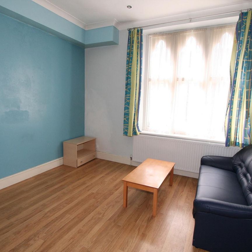 Flat 3, 40 HYDE TERRACE Leeds - LS2 9LN - Photo 1